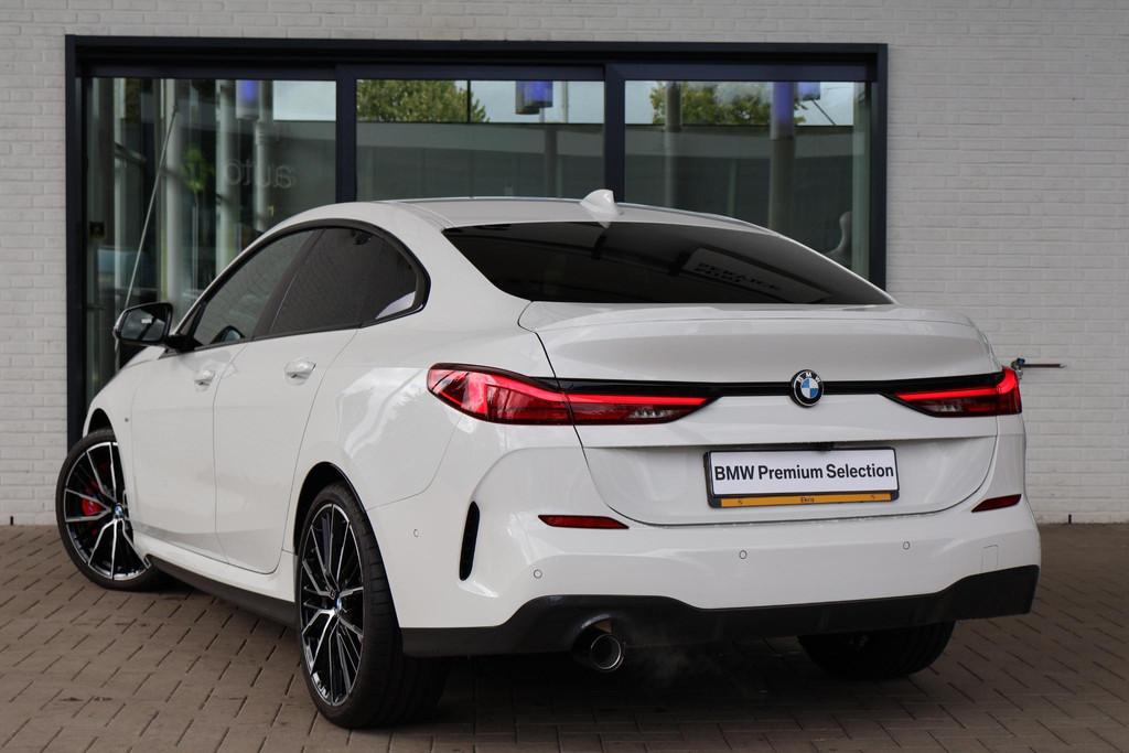 BMW 2 Serie Gran Coupé 218i | M Sport Pro | Harman Kardon |, Auto's, BMW, 1350 kg, Leder en Stof, Wit, Bedrijf