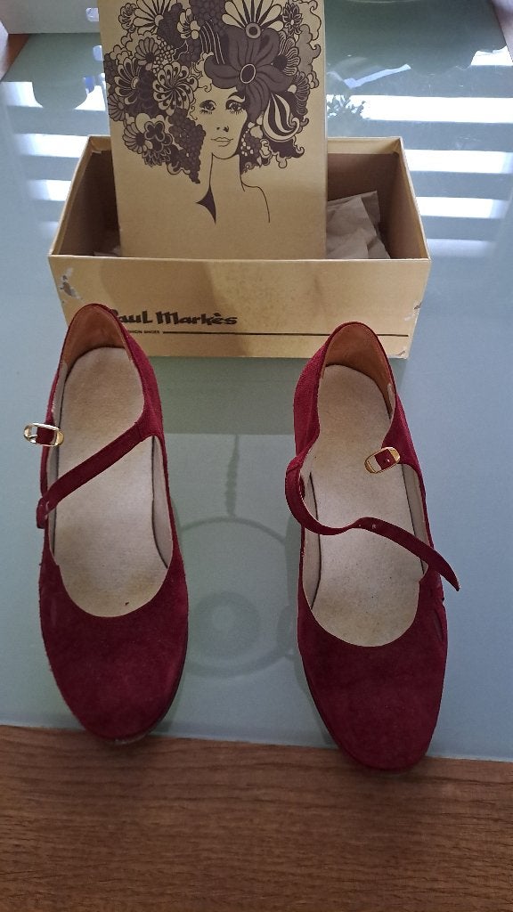 damesschoen bordeau rood met hakje, Schoenen met lage hakken, Ophalen of Verzenden, Gedragen, Rood