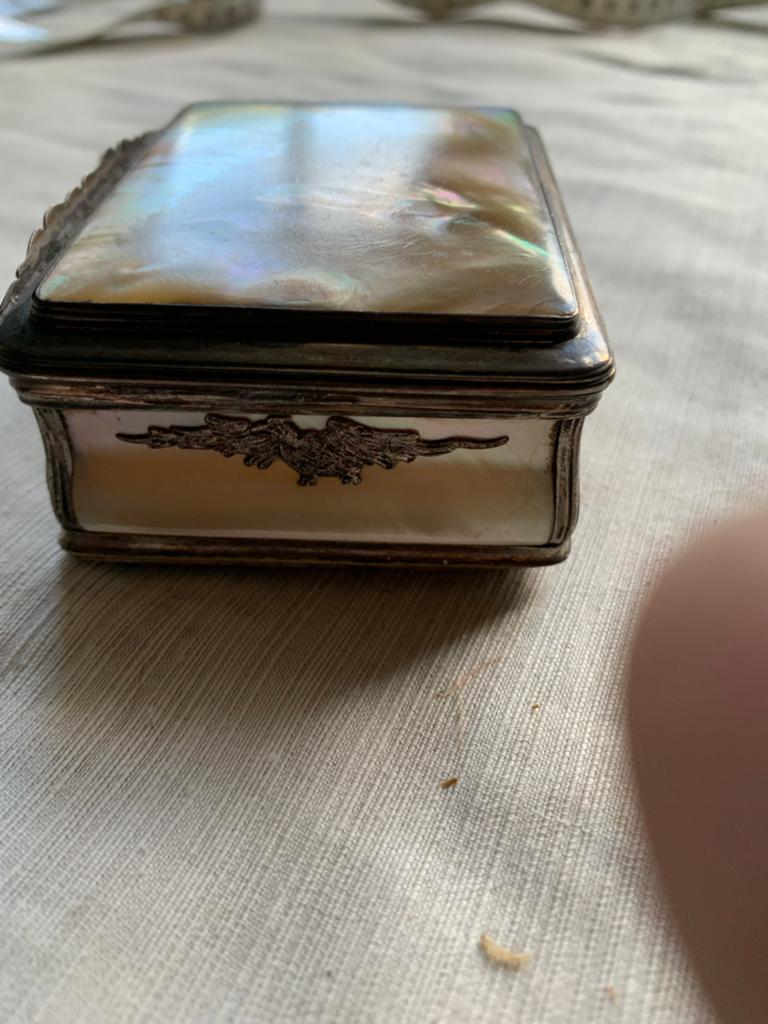 Antiek Parelmoer snuif Doosje Zilveren Montering Adelaar, Antiek en Kunst, Ophalen of Verzenden, Zilver