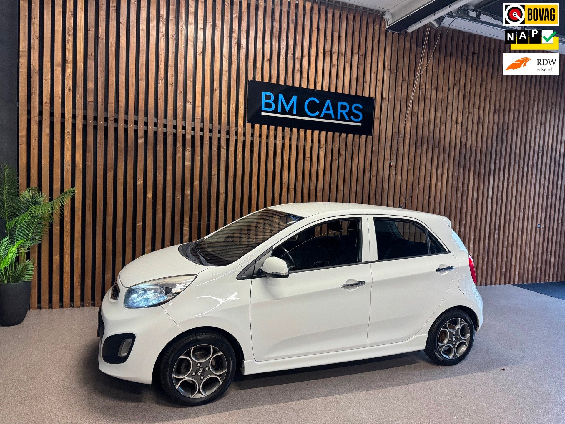 Kia Picanto 1.0 CVVT Design Edition Airco, Led, Pdc, Voorwielaandrijving, Euro 5, Gebruikt, 400 kg