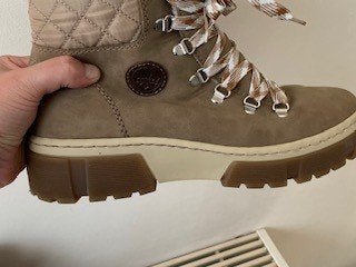 Damesschoenen wandelschoenen Rieker maat 40 beige suede leer, Beige, Zo goed als nieuw, Rieker, Wandelschoenen
