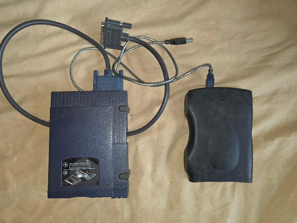 2 ioMega Zipdrives + 18 discs, Verzenden, Gebruikt, Overige typen, Herschrijfbaar