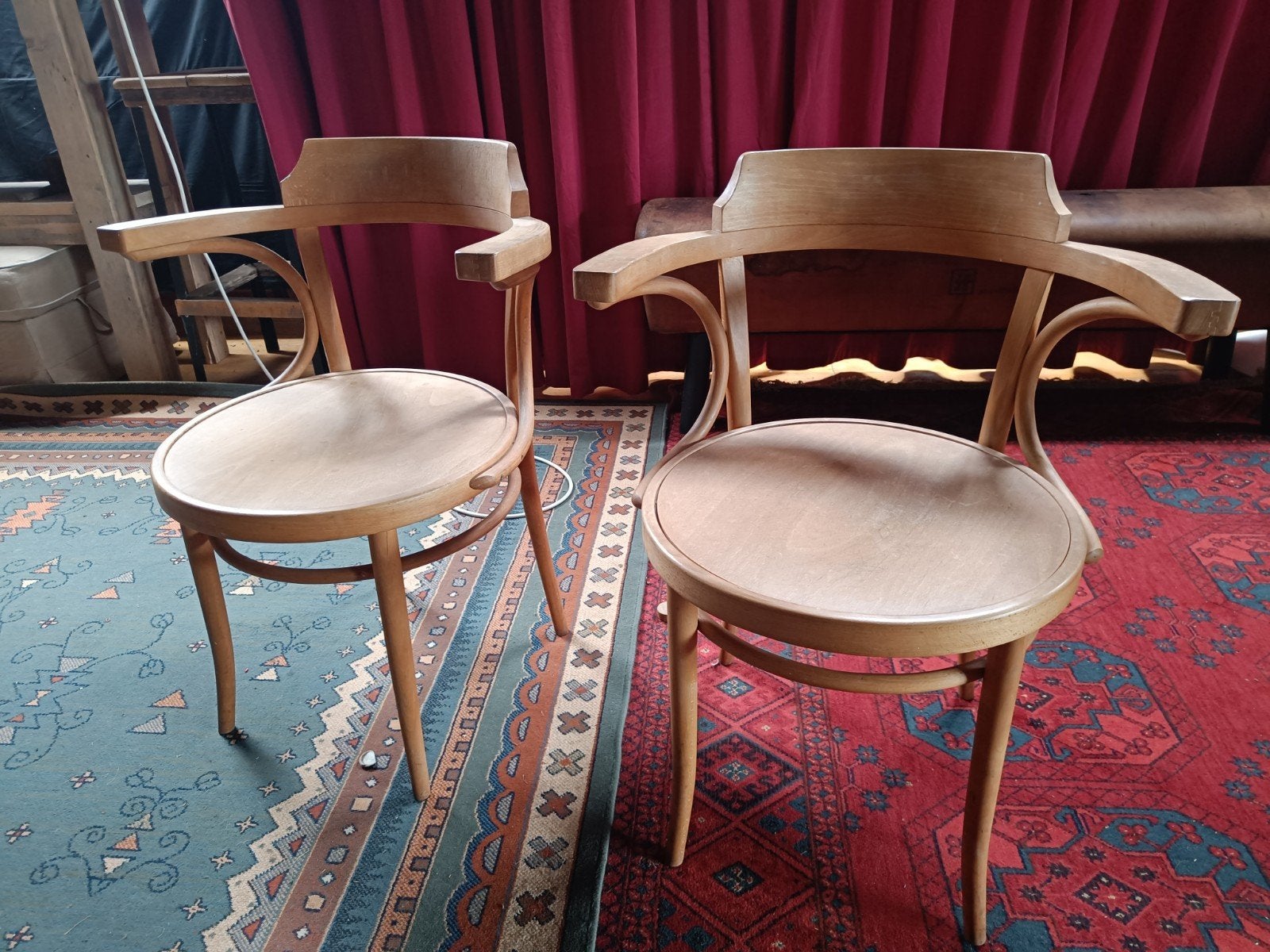Cafe stoelen, Ophalen
