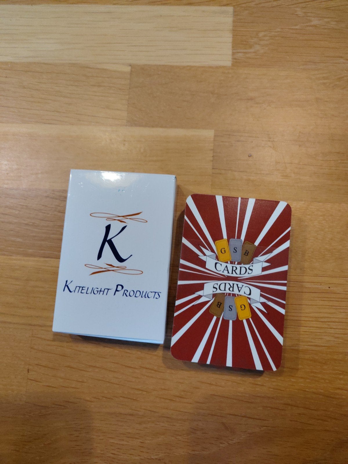Twee ongebruikte decks speelkaarten - GSB Cards & Kitelight, Een of twee spelers, Ophalen, Nieuw