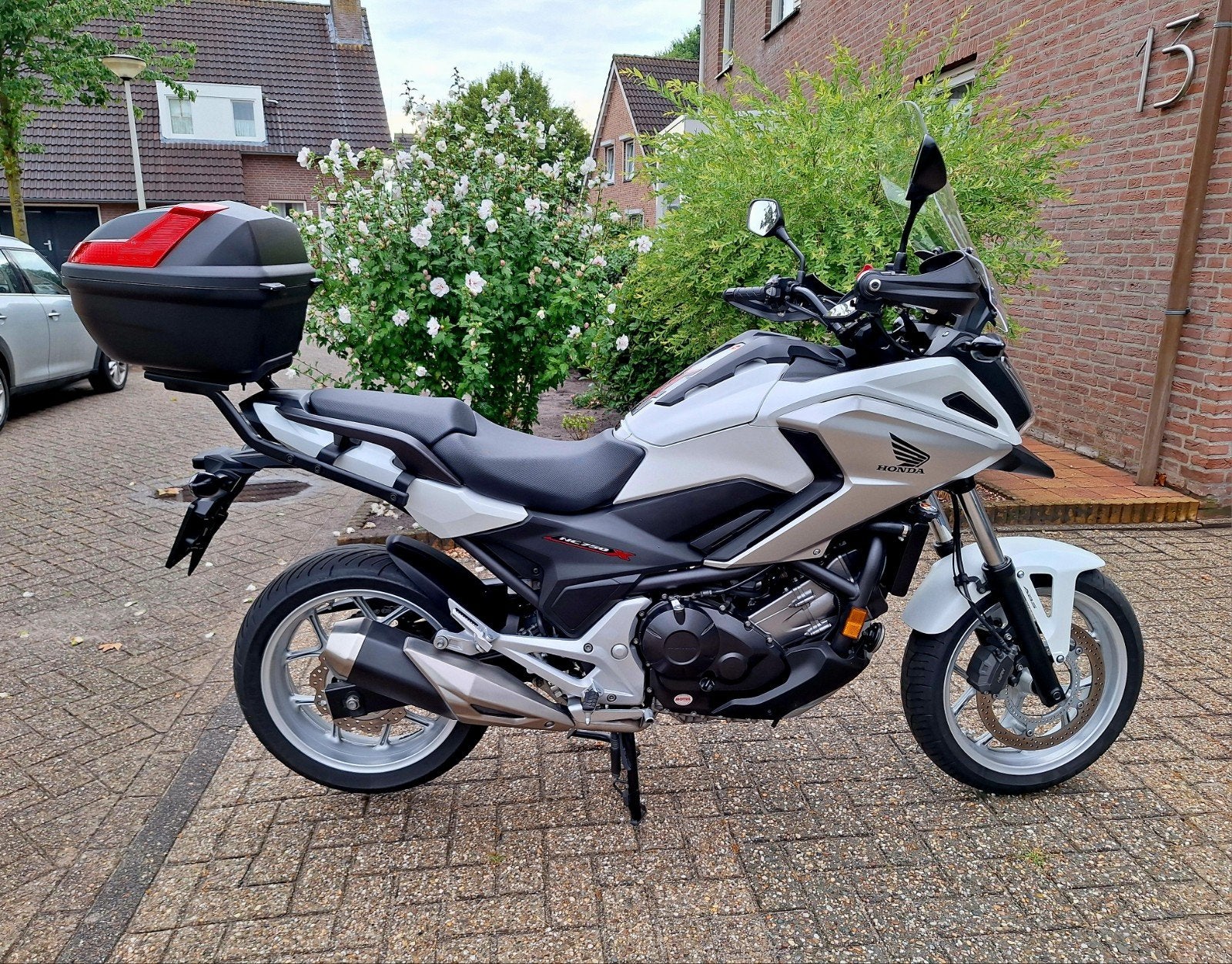Honda NC750XA - (2017) ABS met carplay scherm en topkoffer, Motoren, 750 cc, LED Verlichting, Motorrijbewijs A, Meer dan 35 kW