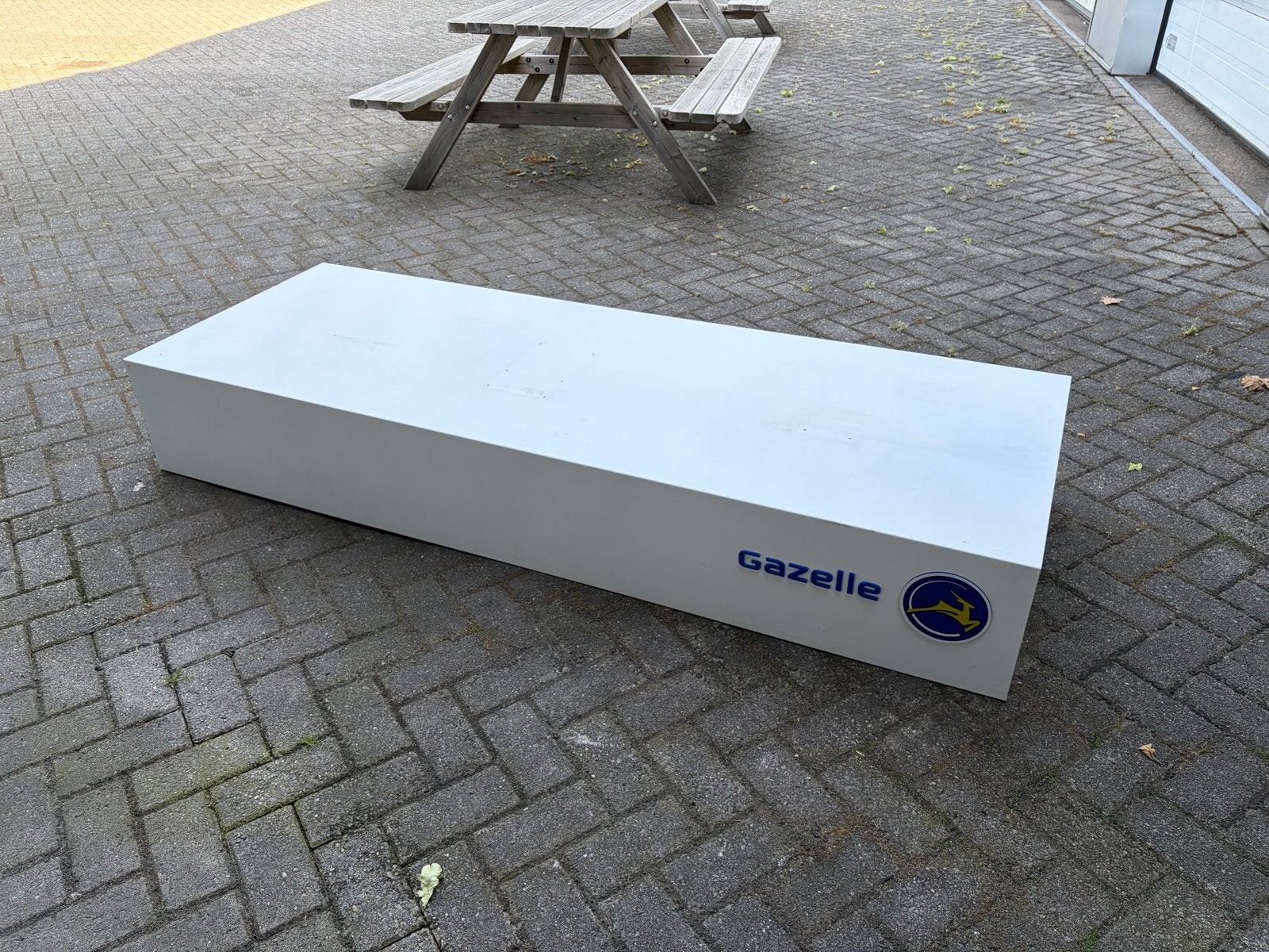 Gazelle Podium Display Blok, Ophalen, Gebruikt, Reclamebord