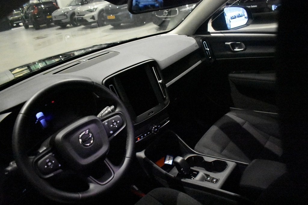 Volvo XC40 B3 163pk Essential | Camera | Carplay | 17'' | Se, Auto's, Automaat, 1588 kg, Gebruikt, 4 cilinders