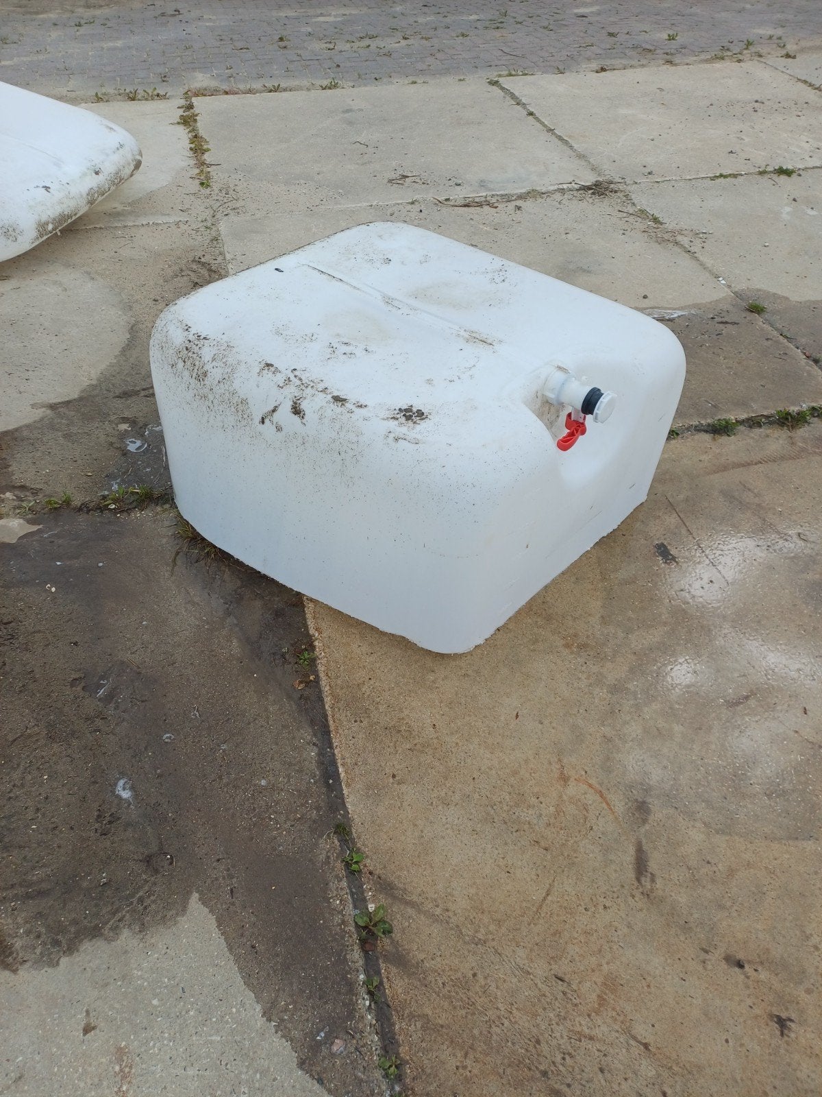 Witte jerrycan met kraantje, Minder dan 75 liter, Ophalen, Gebruikt, Met kraantje