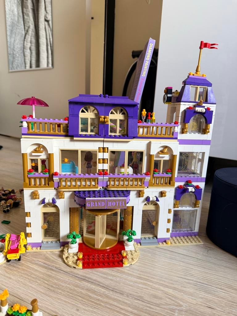 Lego friends Grand hotel 41101, Kinderen en Baby's, Speelgoed | Duplo en Lego, Ophalen of Verzenden, Zo goed als nieuw