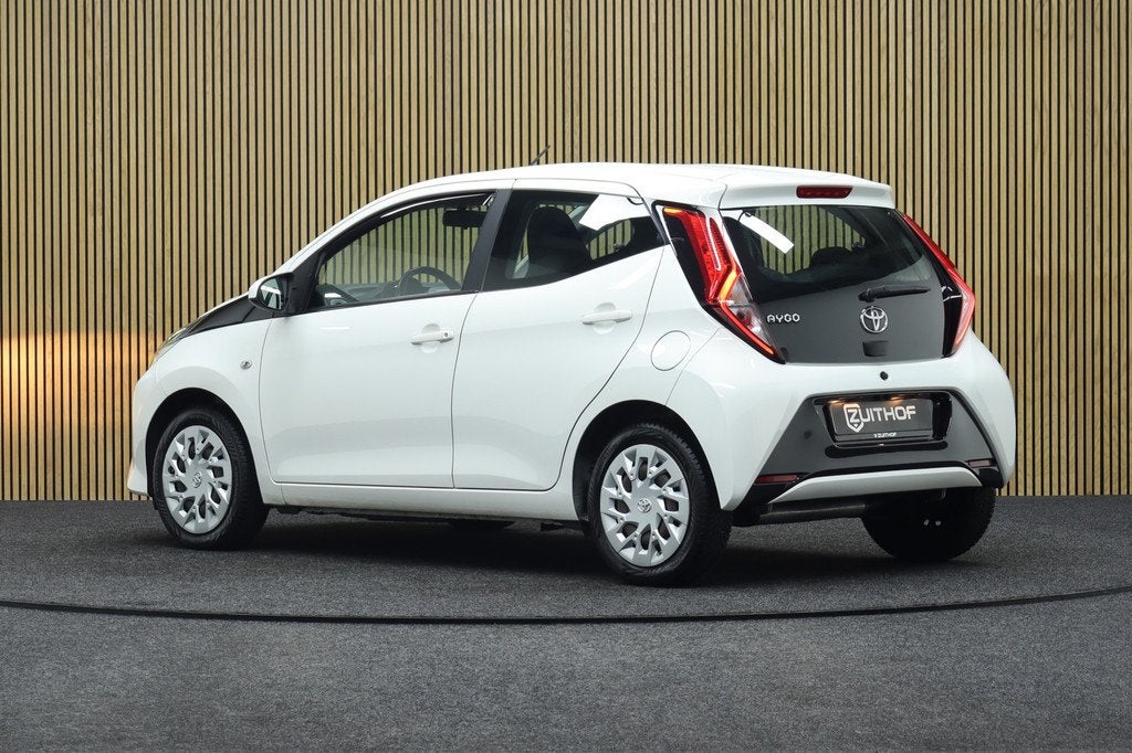 Toyota Aygo 1.0 VVT-i x-play Limited | Apple Carplay & Andro, 12 maanden, Stof, Gebruikt, 4 stoelen