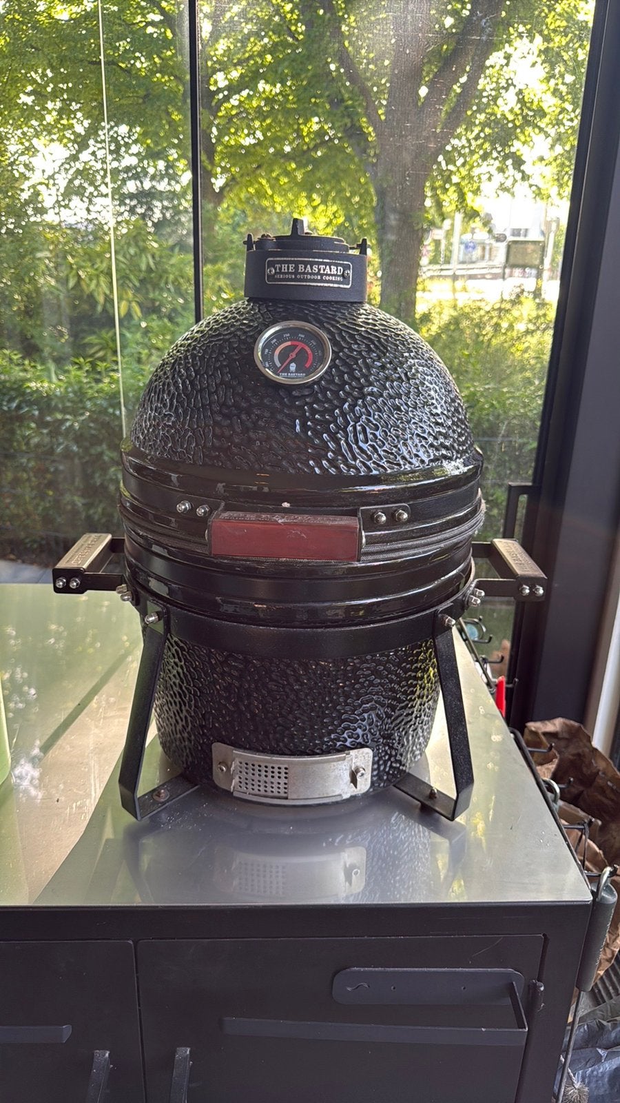 Bastad kamado BBQ medium, Tuin en Terras, Houtskoolbarbecues, Ophalen, Gebruikt, Met accessoires