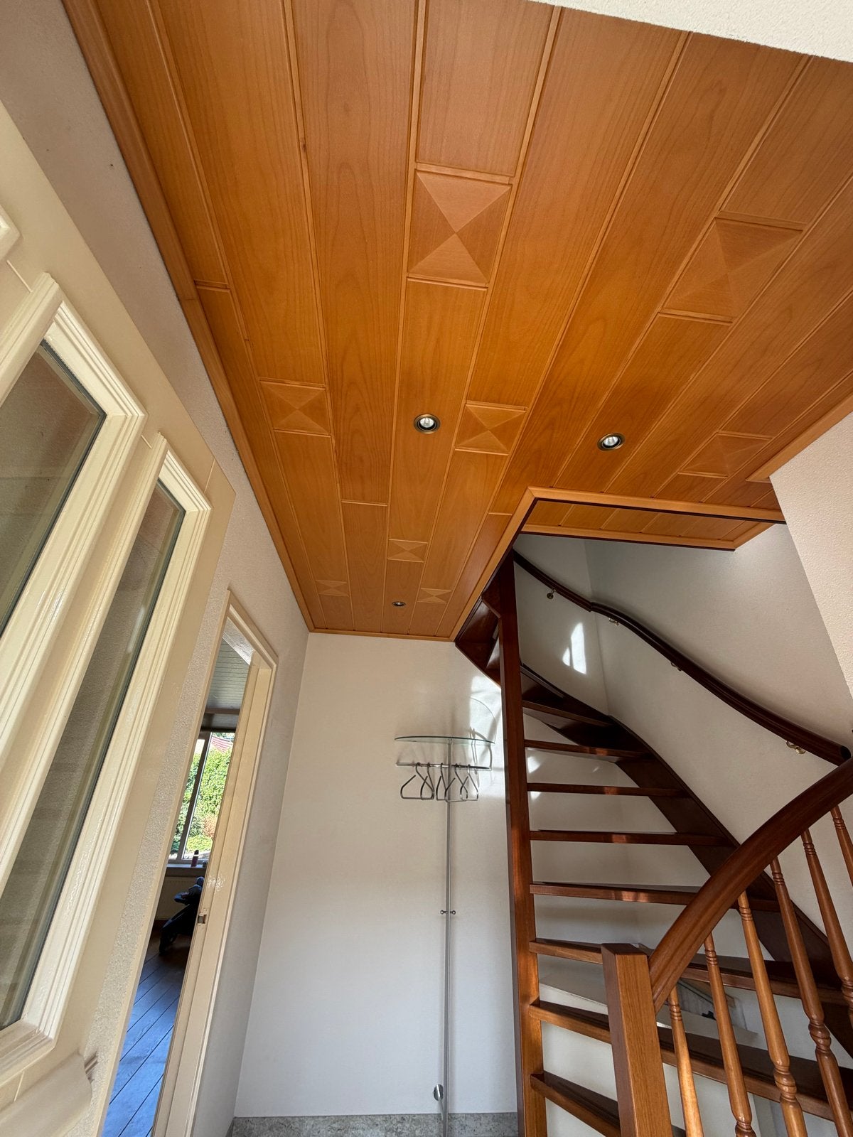 Houten plafond met inbouwspots, Ophalen, Zo goed als nieuw