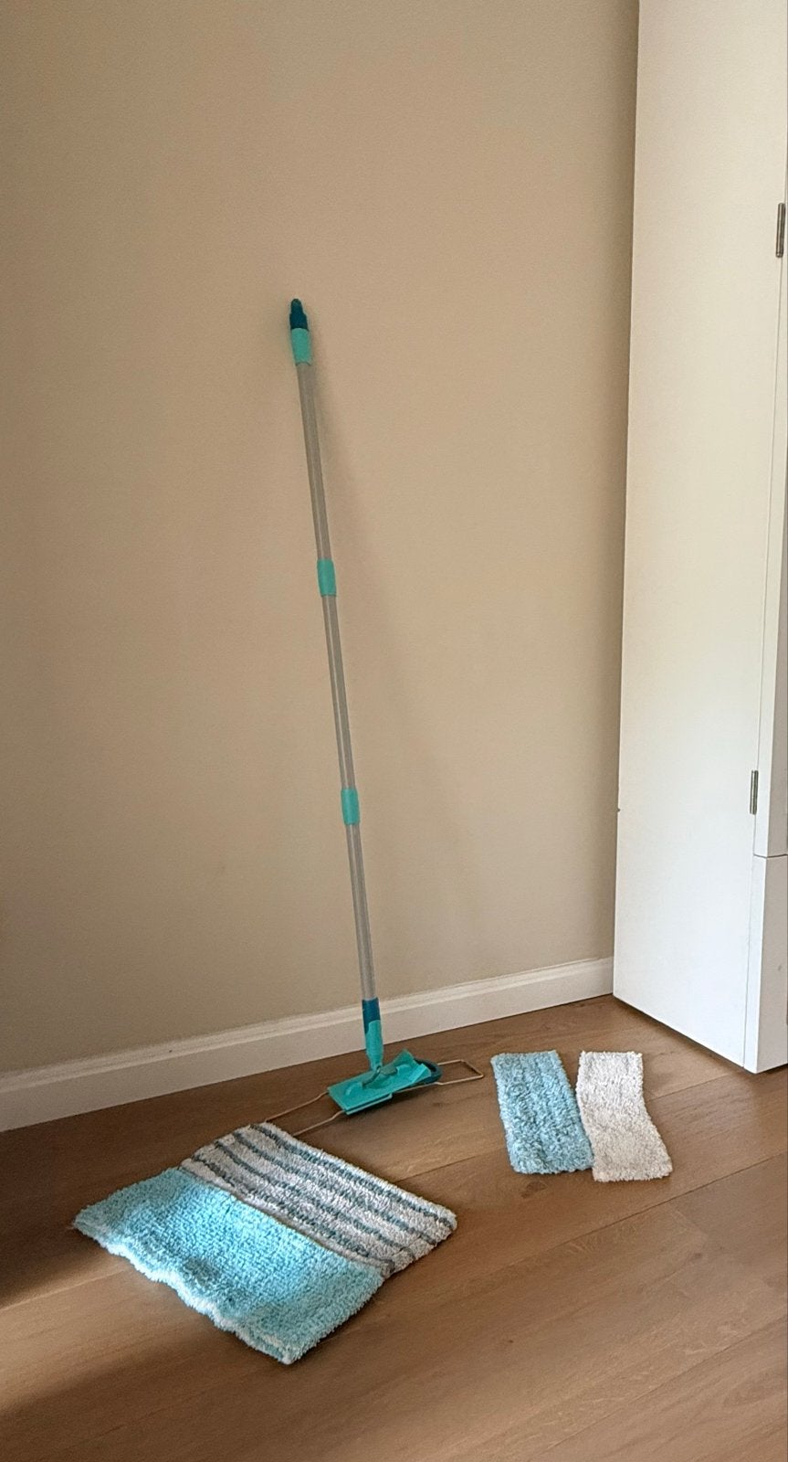 Leifheit dweil met steel en 4 hoezen, Huis en Inrichting, Ophalen of Verzenden, Mop of Dweil