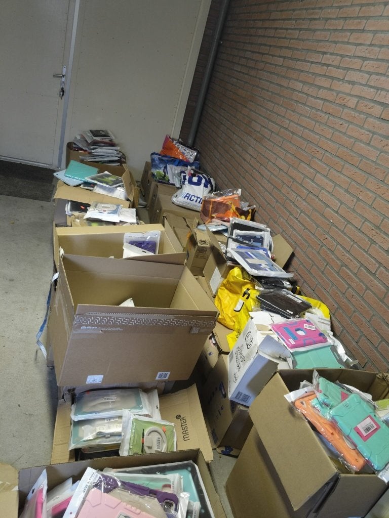 Mooie partij tablet hoesjes ongeveer 2000 stuks zijn nieuw, Ophalen, Nieuw, Overige typen
