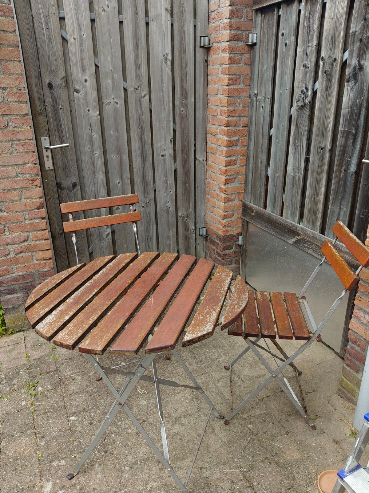 Houten bistroset met authentieke vintage uitstraling, Tuin en Terras, Gebruikt, Bijzettafel, Tuinset, Hout