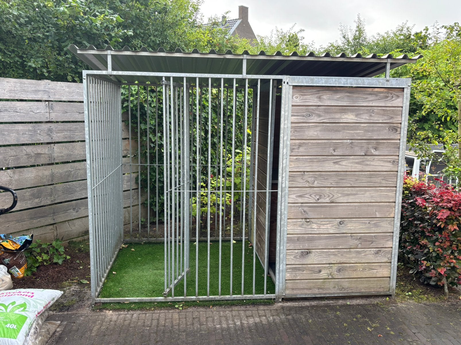 Te koop aangeboden: buitenbench, Dieren en Toebehoren, Hondenhokken, Ophalen, Hondenkennel, 100 cm of meer, 110 cm of meer