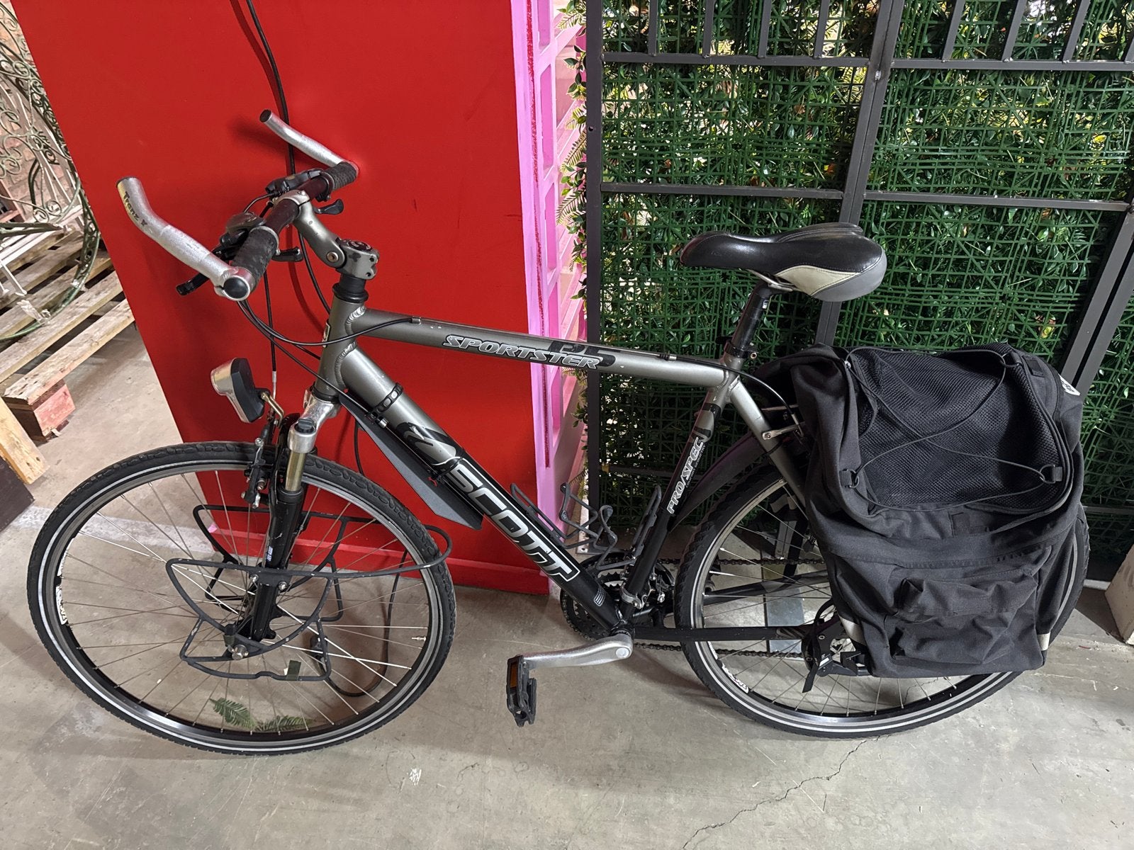 Scott Sportster fiets met vering en fietstassen, 28 inch, Gebruikt, Vering, Meer dan 20 versnellingen