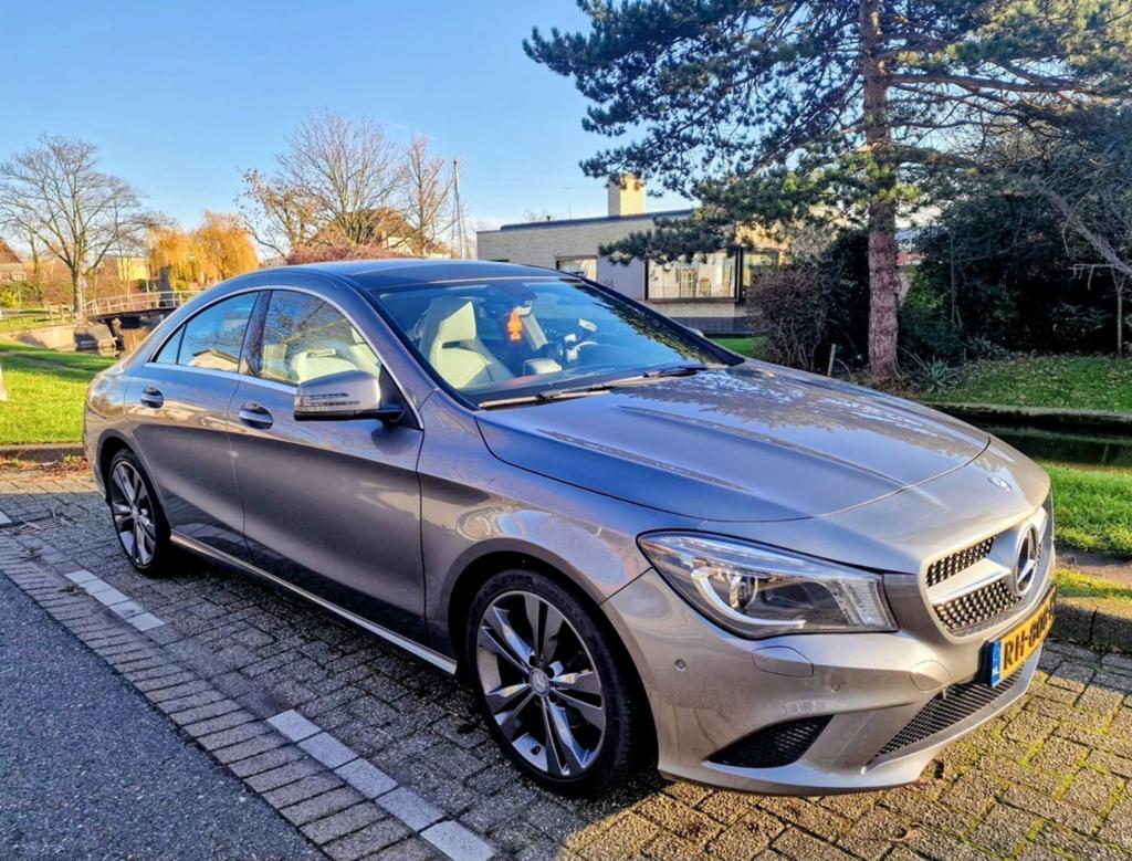 Mercedes-Benz CLA 180 1.6 90KW Blue Eff. Edit. 2014 Grijs, Auto's, Voorwielaandrijving, CLA, 4 cilinders, Leder en Stof