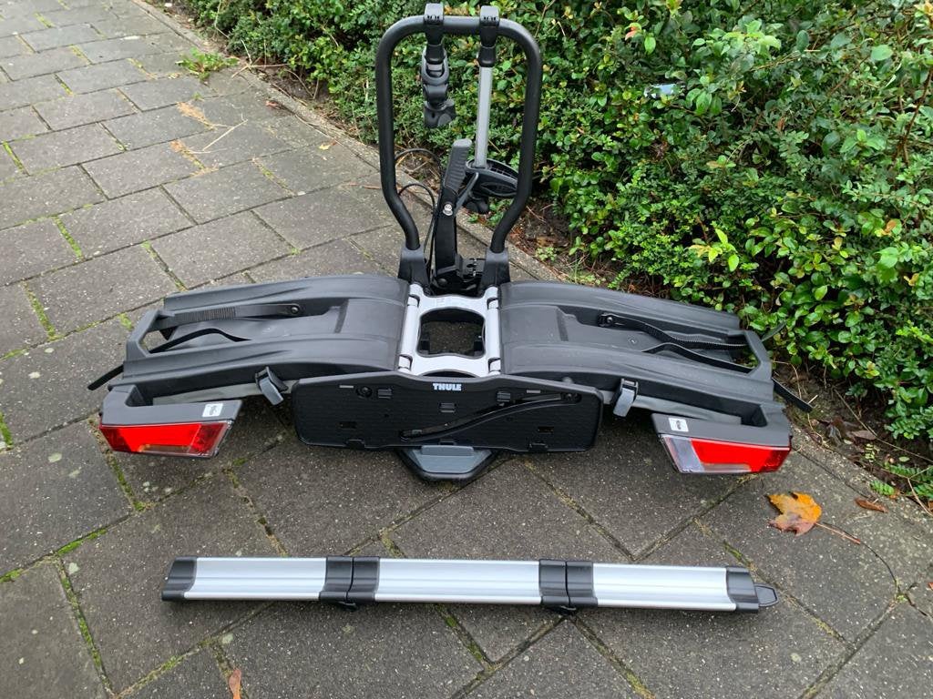ZGAN Thule Easyfold XT2 933 fietsendrager + tas + oprijgoot, Ophalen, Zo goed als nieuw, Brede banden, 2 fietsen