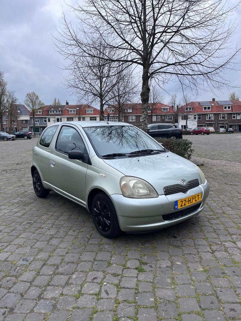 Toyota Yaris 1.3 16V 3DR Linea Luna 2001 Groen, Auto's, Voorwielaandrijving, 1299 cc, Stof, 31 €/maand