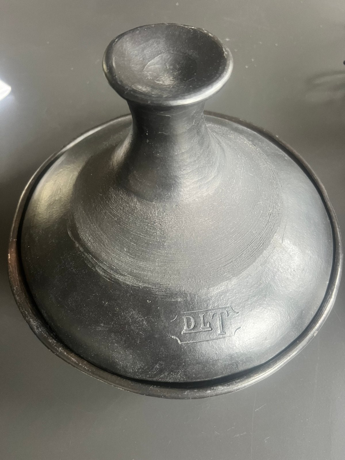 Handgemaakte La Chamba Black Pottery Tajine 30 cm) - NIEUW!, Ophalen, Nieuw, Met deksel, Steen/keramiek
