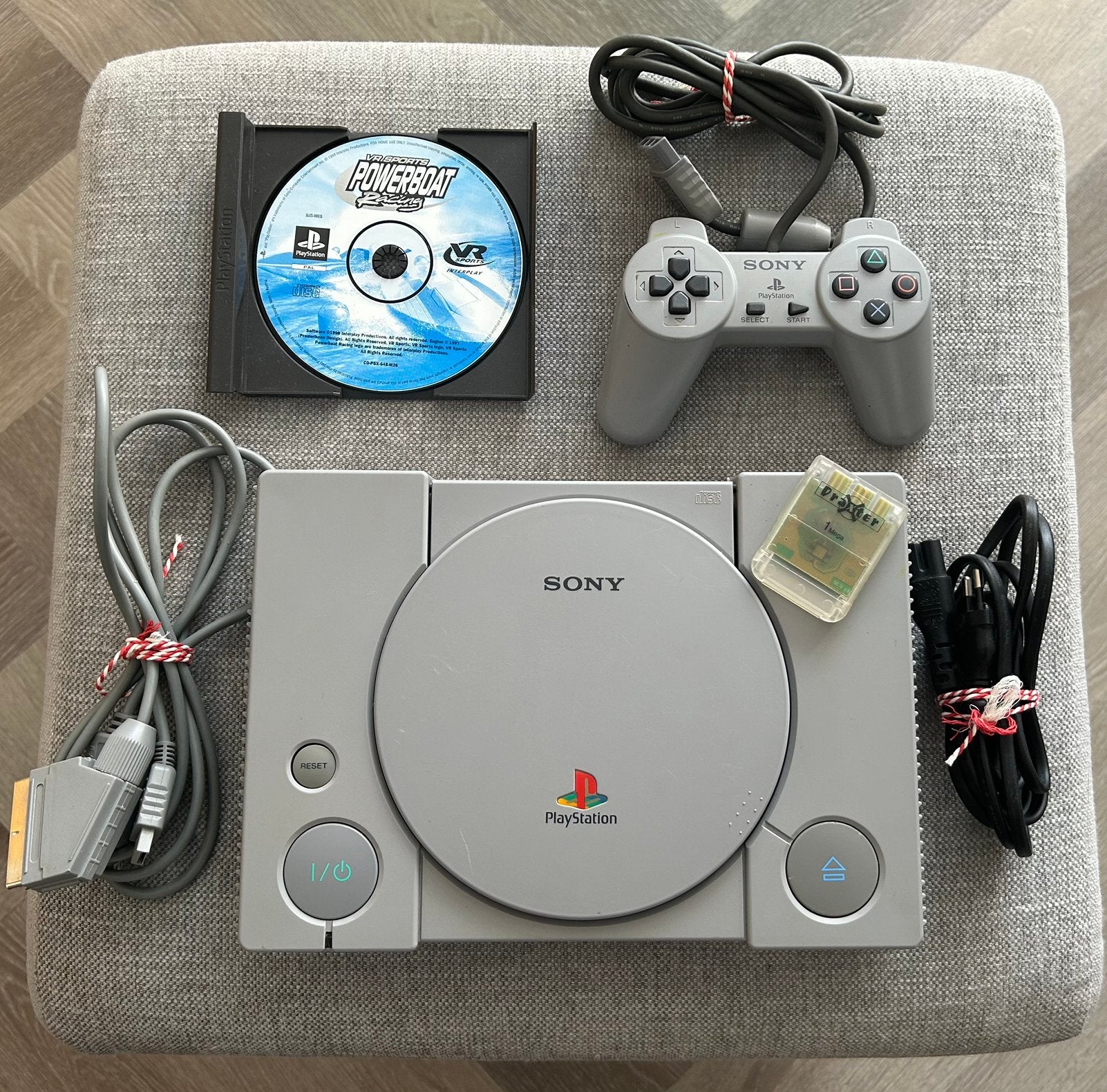 Playstation 1 spelcomputer / SCPH-5552 / Compleet / PS1, Spelcomputers en Games, Ophalen of Verzenden, Zo goed als nieuw, Met 1 controller