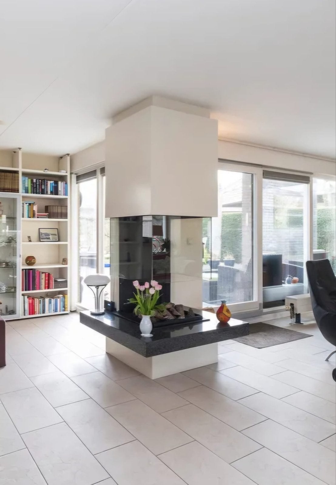 Moderne vrijstaande gashaard met glazen ombouw, Ophalen, Gebruikt, Vrijstaande haard, Gashaard