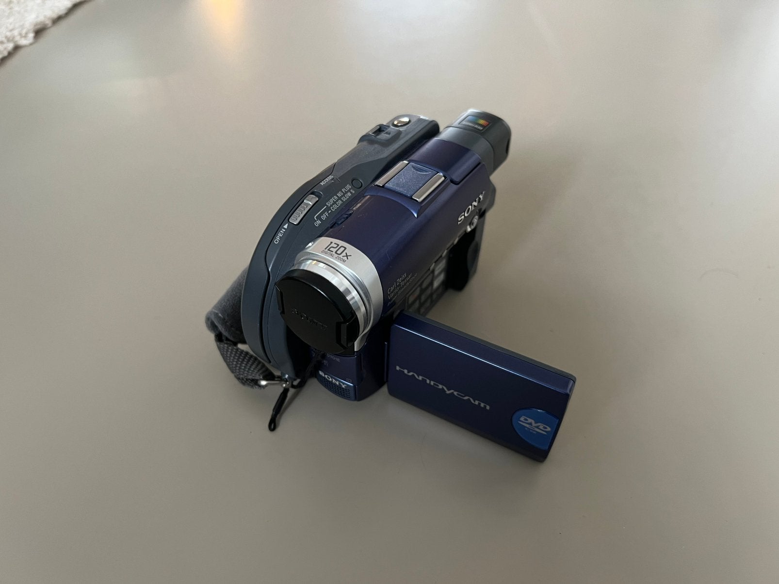 Sony DVD101E handycam, Ophalen of Verzenden, Zo goed als nieuw, Sony, 20x of meer