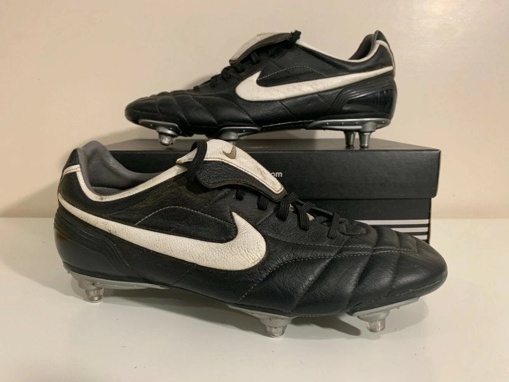 Nike Tiempo Legend V Soccer Cleats / Black<br><br>Co maat 45, Sport en Fitness, Voetbal, Gebruikt, Maat XS of kleiner, Schoenen