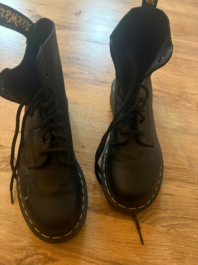 Dr. Martens zwarte schoenen, Ophalen, Gedragen, Zwart, Lage of Enkellaarzen