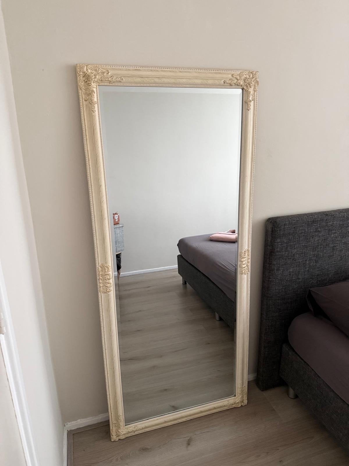 Jysk Spiegel met Sierlijke Rand - Crème/Beige, Antiek en Kunst, Ophalen, Rechthoekig, 50 tot 100 cm, 150 tot 200 cm