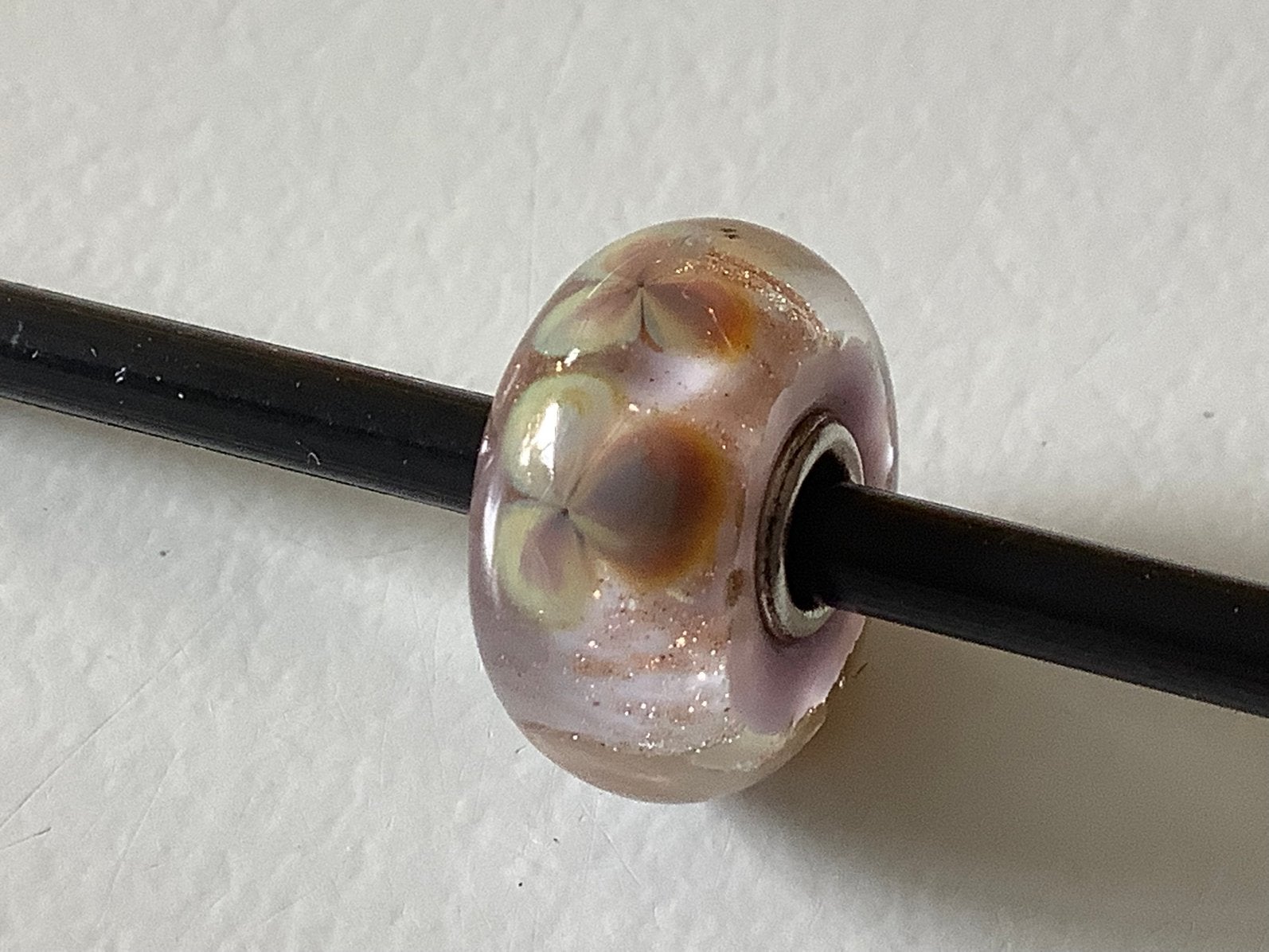 Trollbeads wilde bloemen, reited. Roze en gouden glitter., Sieraden, Tassen en Uiterlijk, Bedels, Ophalen of Verzenden, Zo goed als nieuw