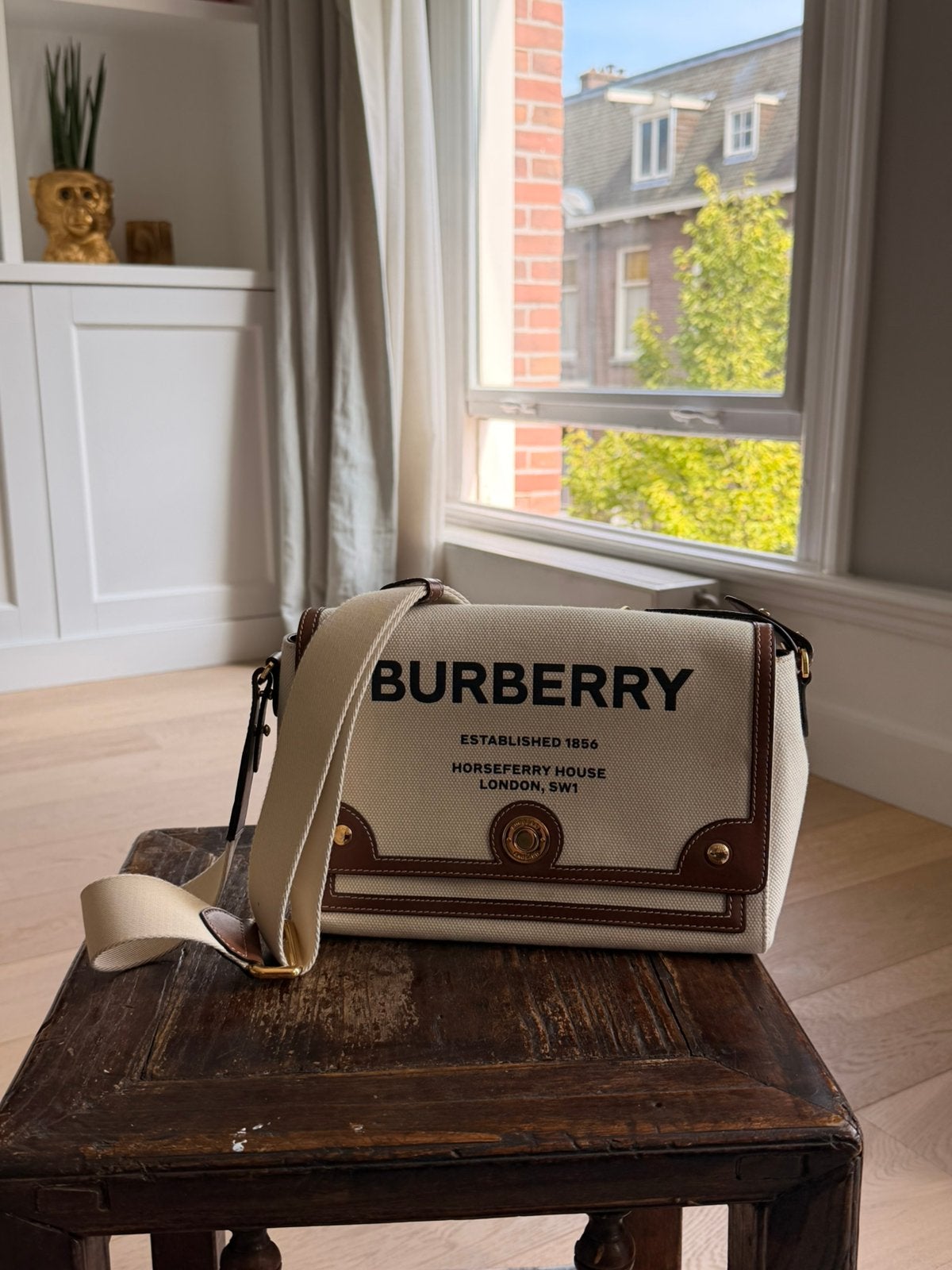 Burberry handbag, Ophalen