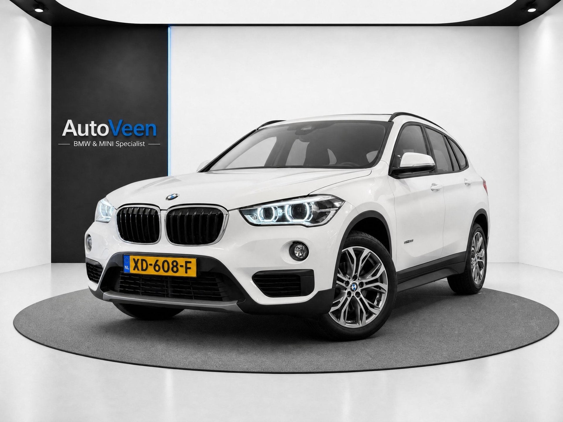 BMW X1 SDrive18i Centennial Executive (PANO, LED, CRUISE, LM, Auto's, 136 pk, Gebruikt, Wit, 3 cilinders