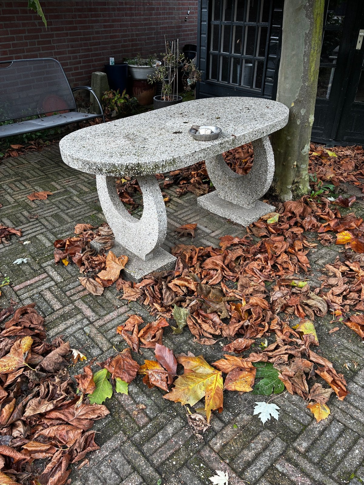 Robuuste betonnen tuintafel - Ovale vorm, Tuin en Terras, Ophalen, Gebruikt, Ovaal, Overige materialen