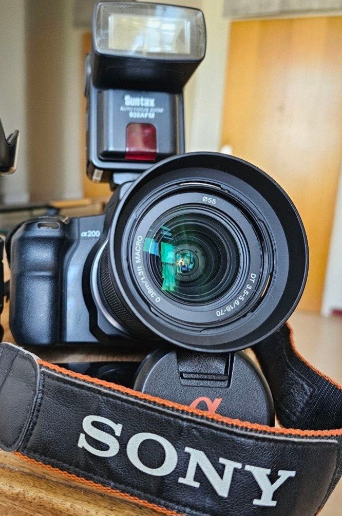 Sony A200 nieuwstaat +Sony 18-70, flitser, Ophalen of Verzenden, Zo goed als nieuw, Sony, 8 keer of meer