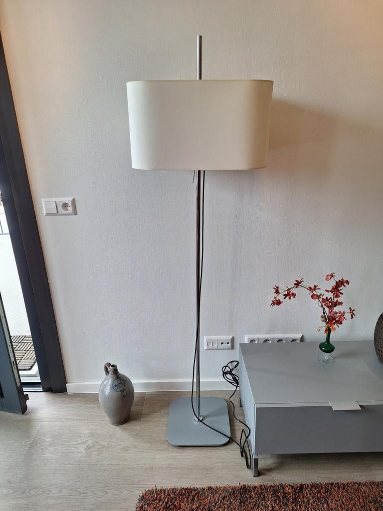 LAATSTE WEEK: 2 Rolf Benz Banda design lampen met leeslamp, Huis en Inrichting, Lampen | Vloerlampen, Gebruikt, 150 tot 200 cm
