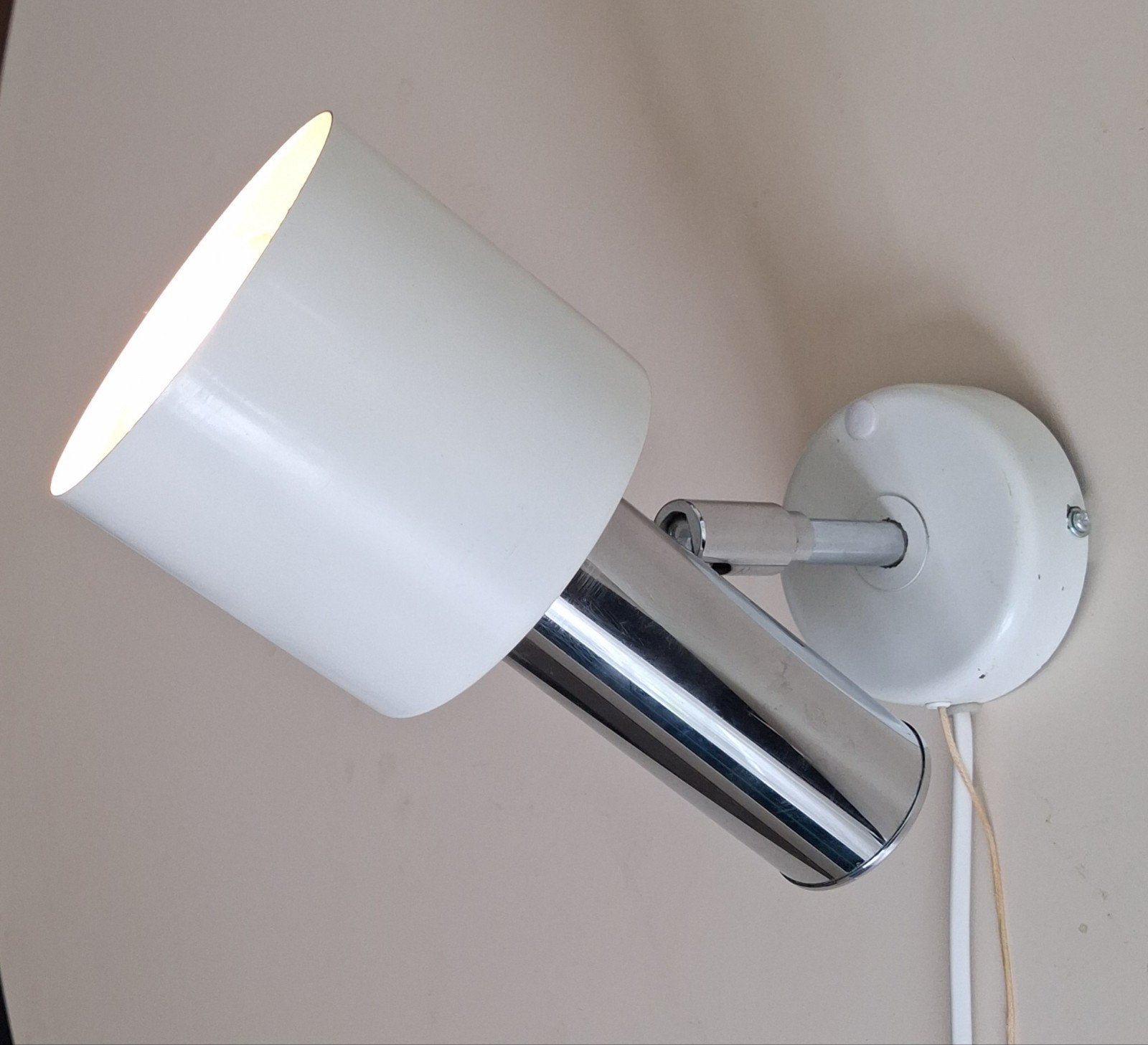 Vintage, jaren 60/70 wandlamp/wandspot, wit, Gebruikt, Metaal, Met schakelaar, E27 (groot)