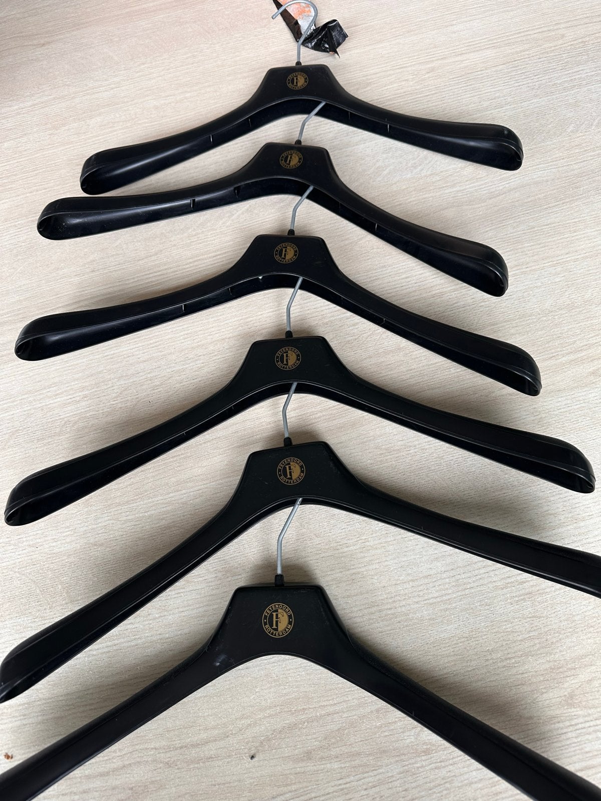 6 unieke Feyenoord kleerhangers, Verzamelen, Verzenden, Gebruikt