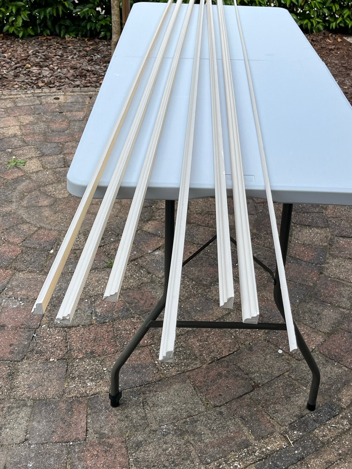 Diverse (grenen) sierlijsten en  1/4 latjes, Ophalen, Overige materialen, 200 tot 250 cm, Lijsten