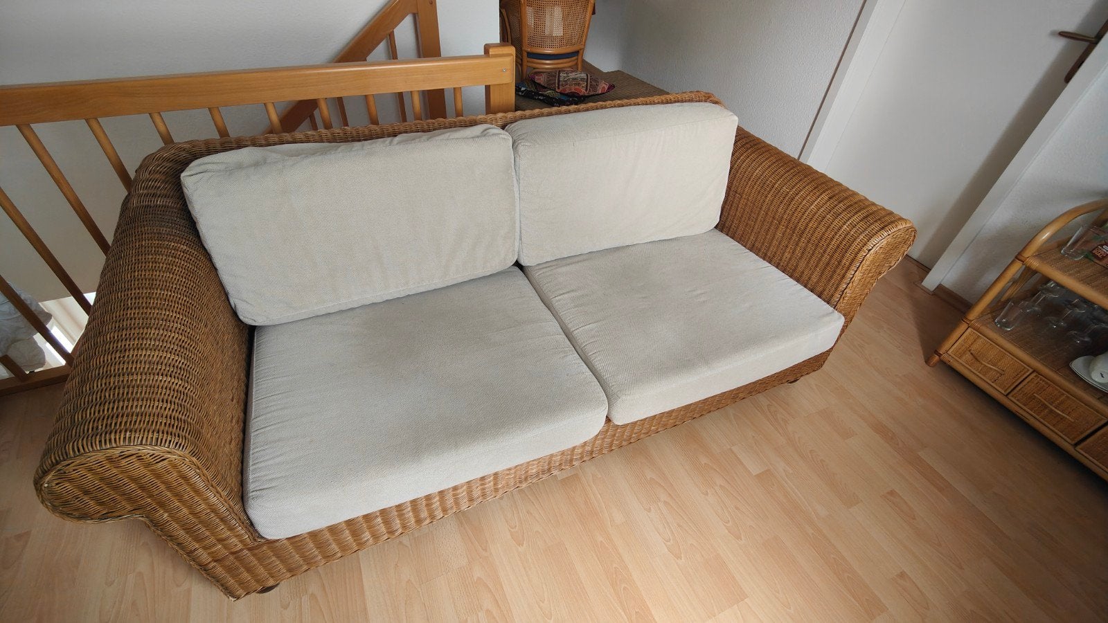2x Rotan 2-zits bank met lichte kussens, Huis en Inrichting, Banken | Bankstellen, Ophalen, Gebruikt, 150 tot 200 cm, Tweepersoons