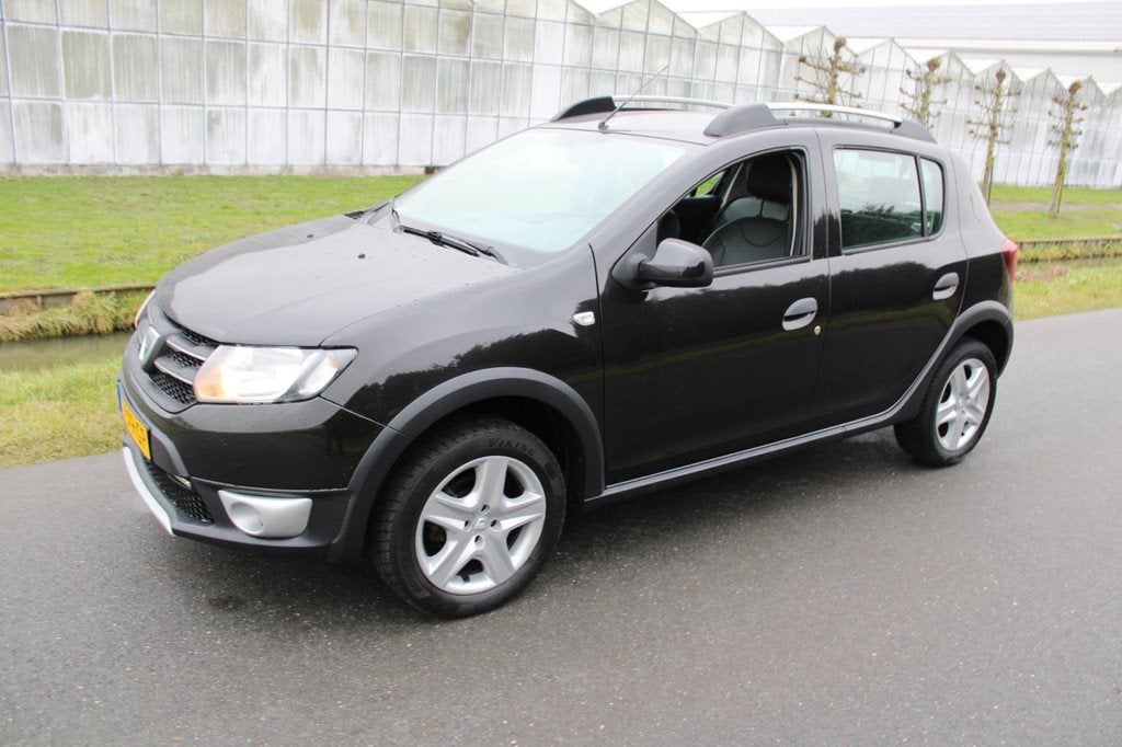 Dacia Sandero 0.9 TCe Stepway Lauréate met Leder Navigatie, Auto's, Dacia, Voorwielaandrijving, Gebruikt, 31 €/maand, Zwart