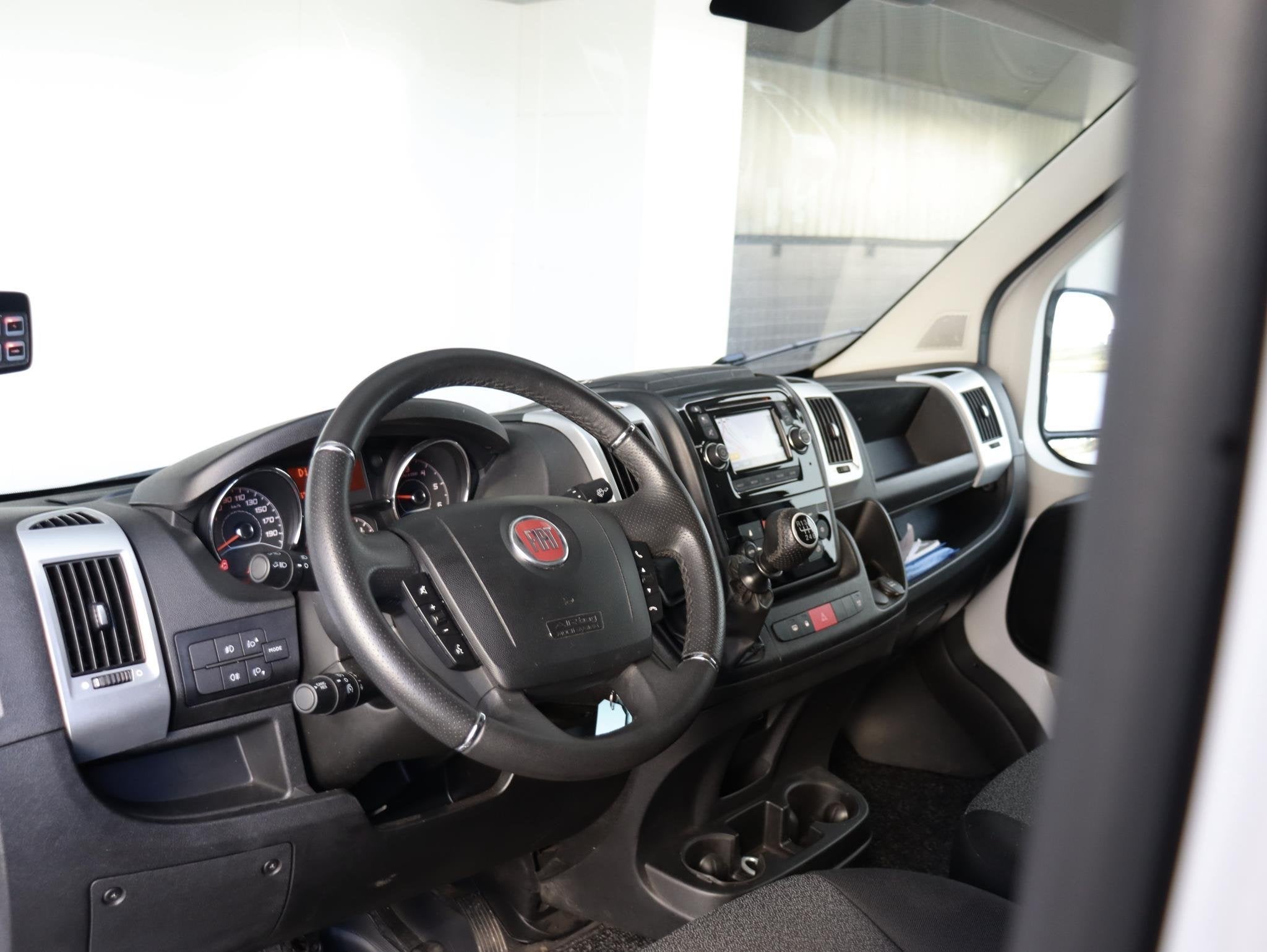 Fiat Ducato 33 2.3 MultiJet L3H2 | Verkeersmaatregelen | Nav, Voorwielaandrijving, Automatische klimaatregeling, Stof, Gebruikt