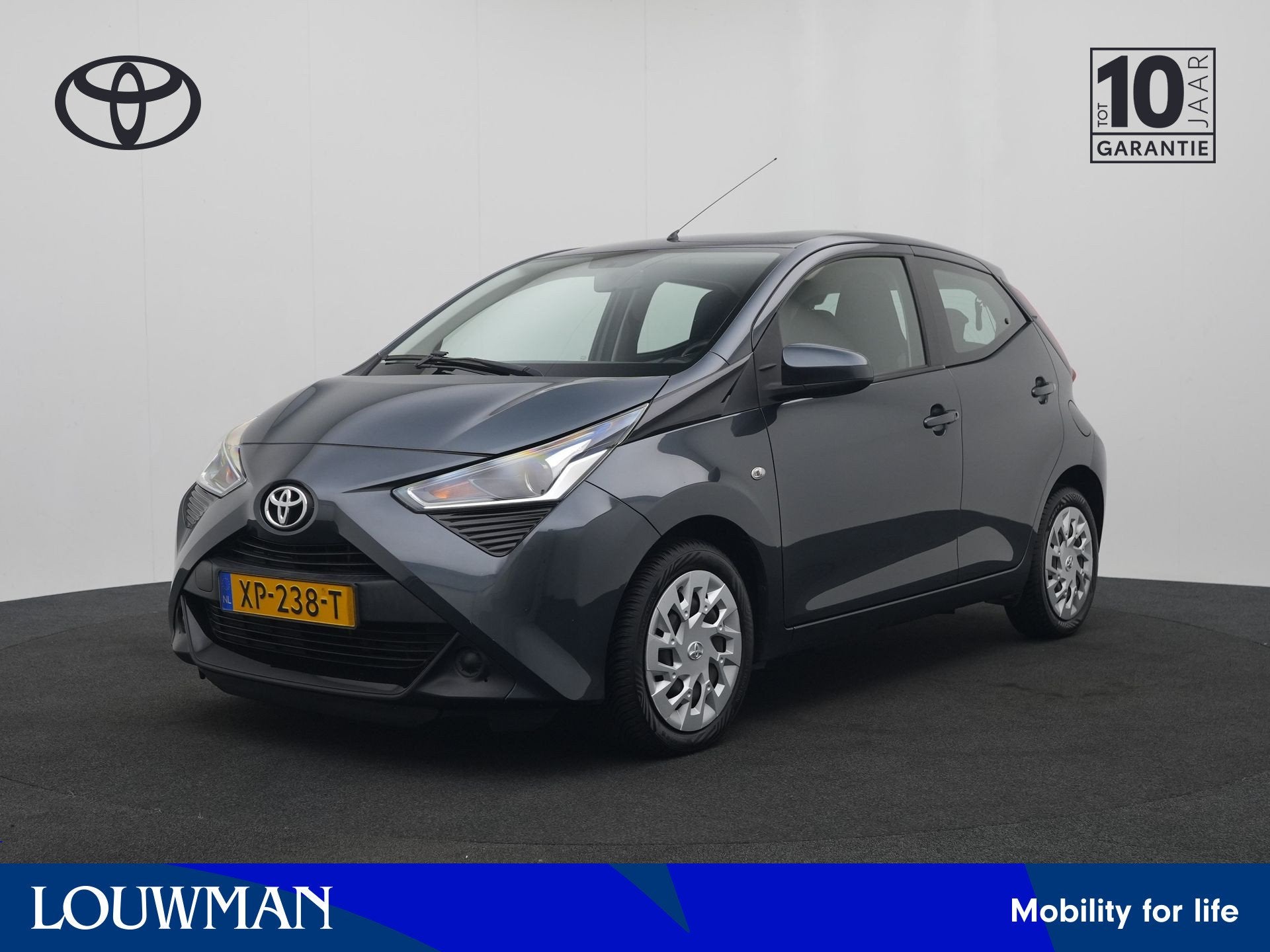 Toyota Aygo 1.0 VVT-i x-play | NL Auto | Dealer Onderhouden, Auto's, Voorwielaandrijving, Stof, Gebruikt, 4 stoelen