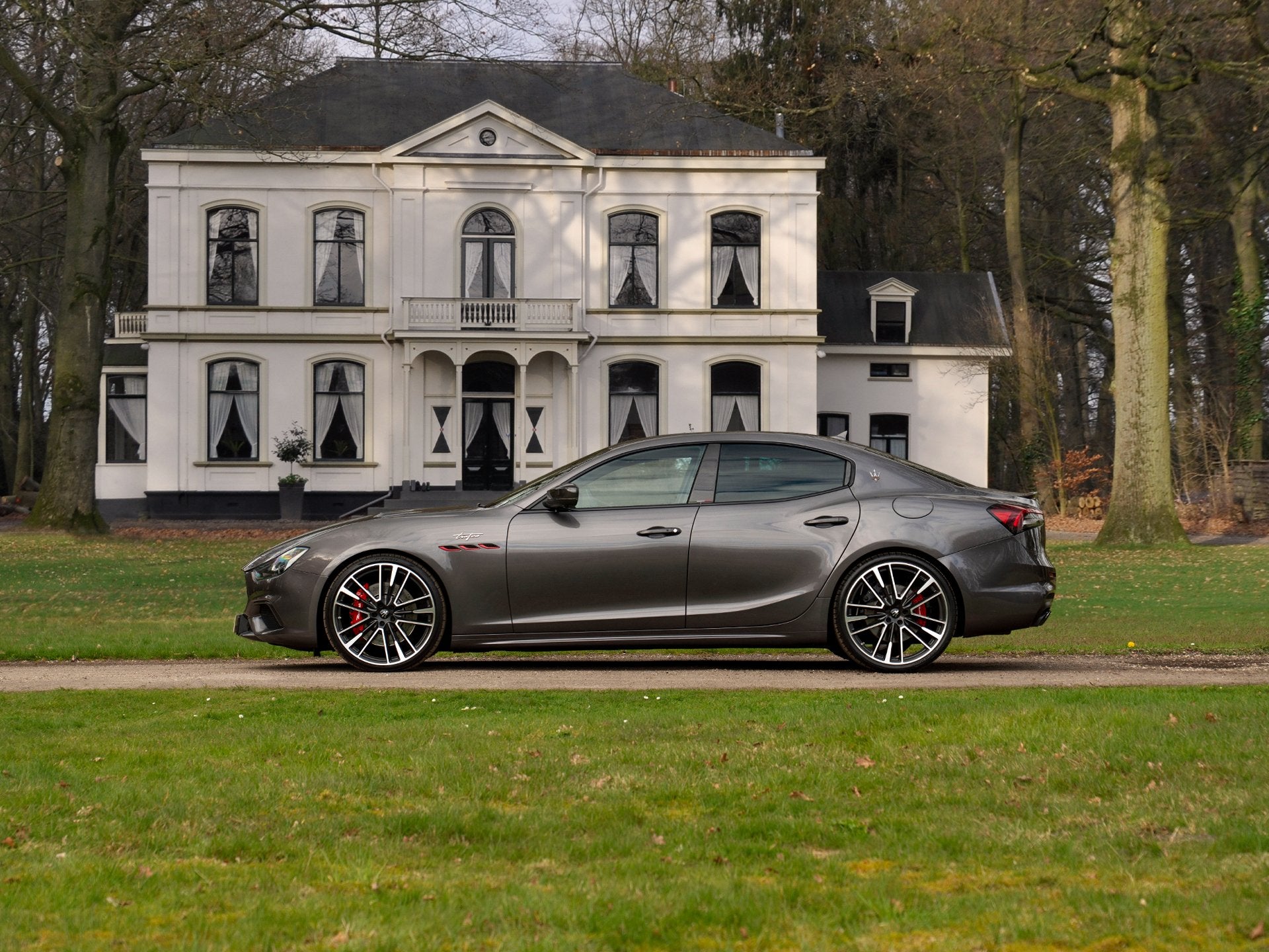 Maserati Ghibli Trofeo 3.8 V8 580pk | Atelier int. | 1e eige, Auto's, Maserati, Automaat, Dealer onderhouden, Gebruikt, Met garantie (alle)