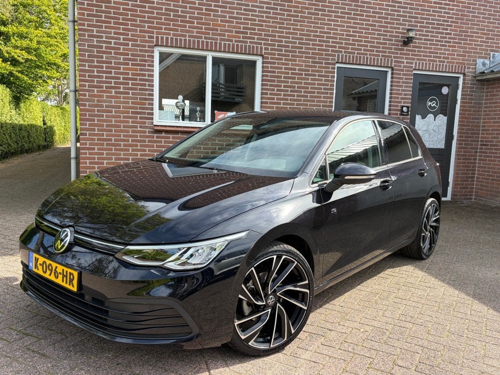 Volkswagen GOLF 8 1.5 TSI Style Trekhaak 131 PK, Stoelv. ACC, Euro 6, 4 cilinders, Zwart, Bedrijf