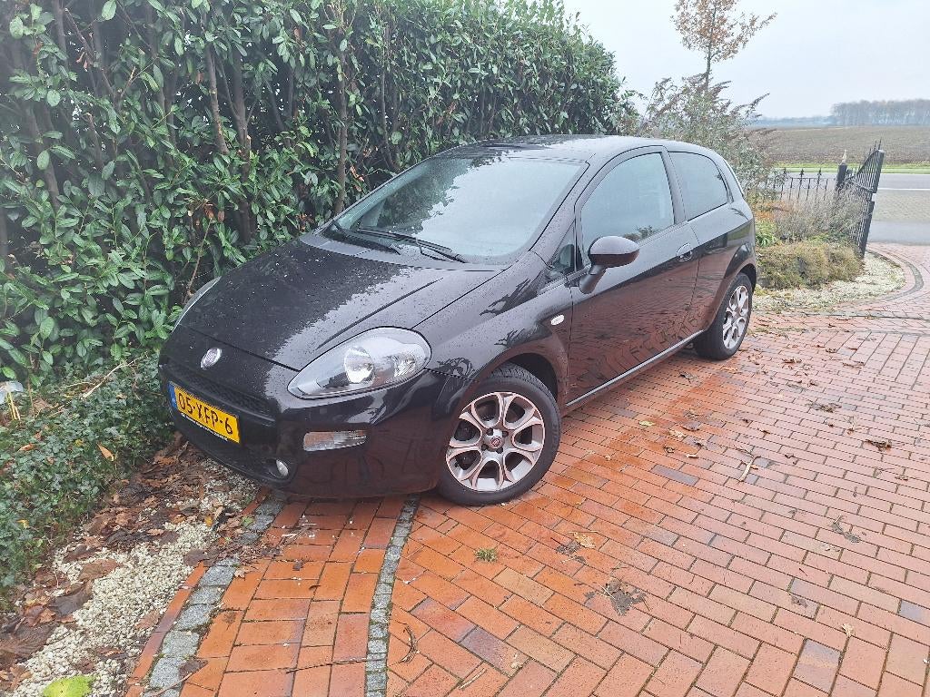 Fiat Punto 1.3 Multijet 62KW 3DR 2012 Zwart, Auto's, Voorwielaandrijving, Zwart, 4 cilinders, 400 kg
