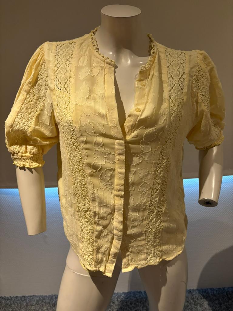 Ibana geel kanten bloesje maat 42 valt kleiner als 38, Kleding | Dames, Ophalen of Verzenden, Zo goed als nieuw, Maat 38/40 (M)
