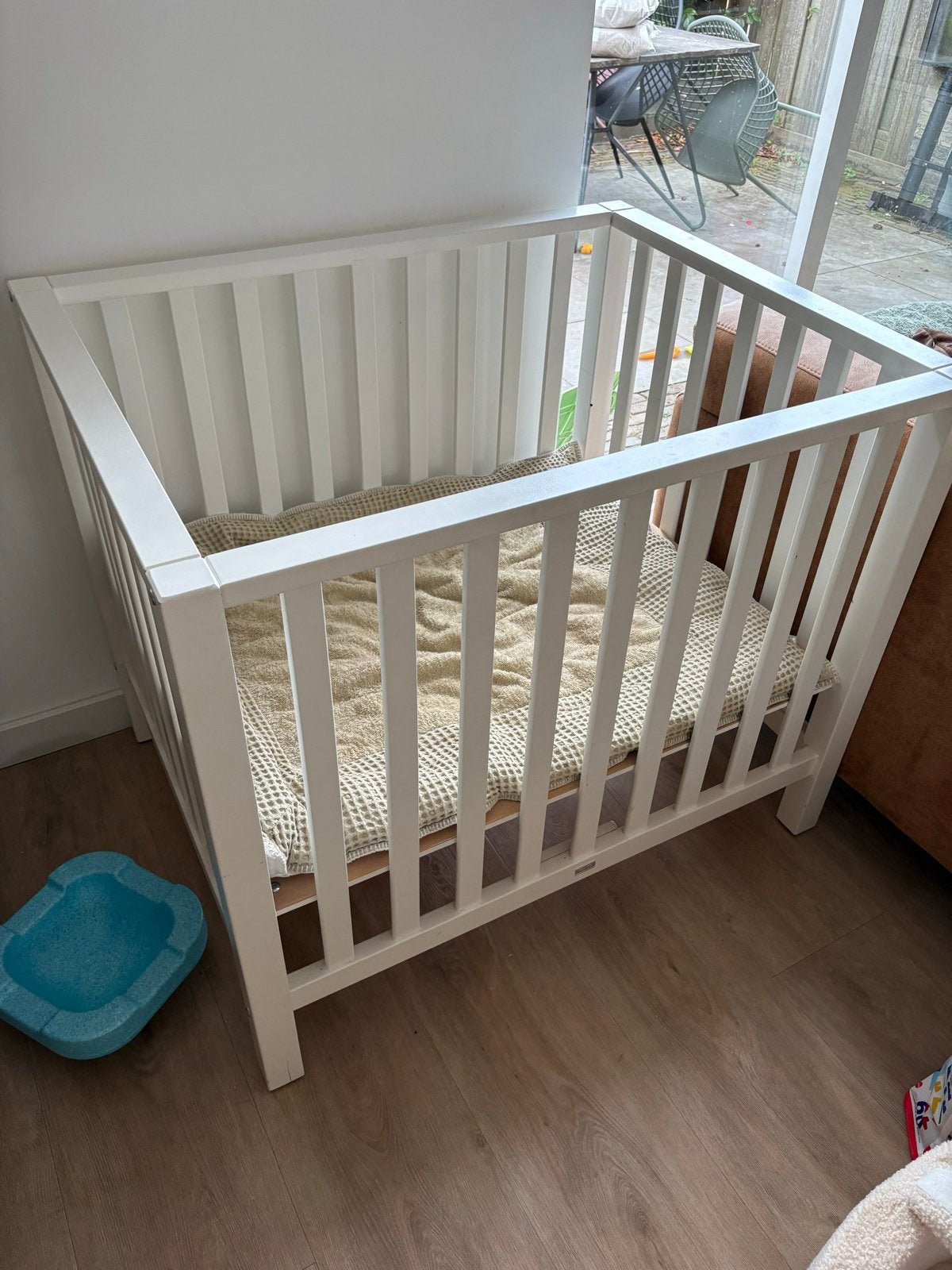 Witte box met Koeka boxkleed, Kinderen en Baby's, Boxen, Ophalen, Zo goed als nieuw, Vierkant, Boxkleed