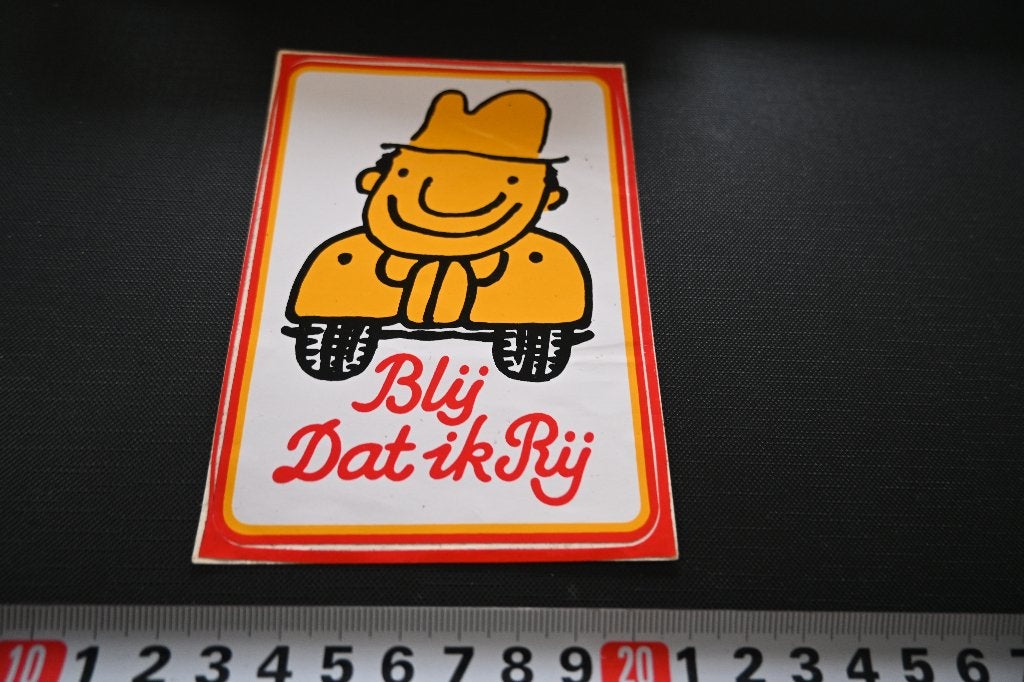sticker Blij Dat ik Rij   Man met houd in auto, Ophalen of Verzenden, Zo goed als nieuw